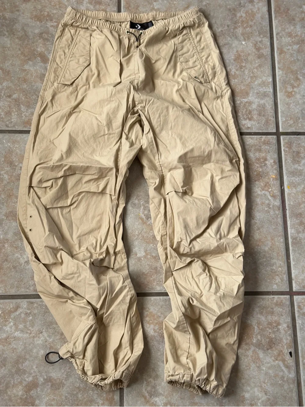 Converse Men’s Khaki Tan Woven Parachute Pants Cargo Joggers Drawstring Size S